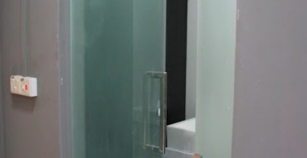 frosted-glass-swing-door-clear