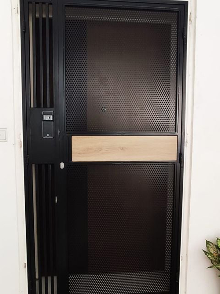 Laminate HDB Gate Project in 2022