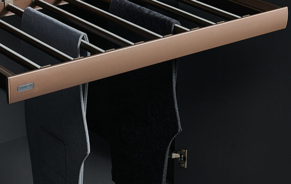 MDL - Lusano Scarf Pants Orgainzer Feature