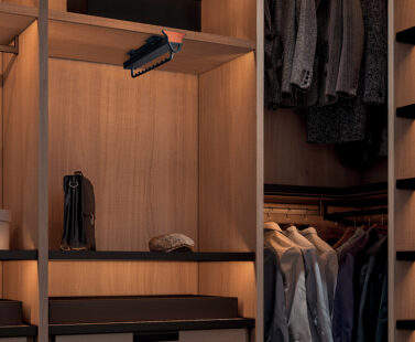 MDL - Lusano Shirt Organizer Feature