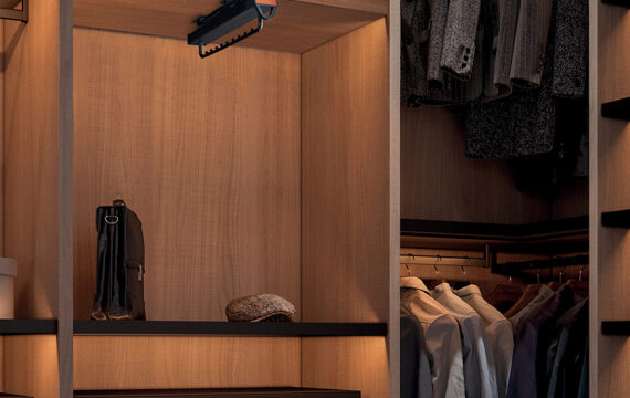 MDL - Lusano Shirt Organizer Feature