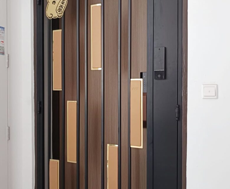 Kato 2K Gold Leather Gate