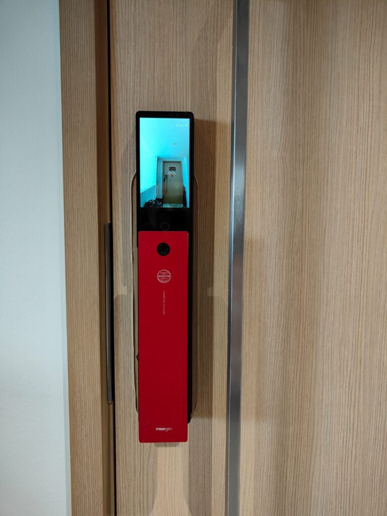 Moorgen Swarovski Crystal Red