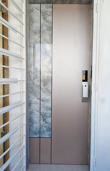 MDL - Additional Laminate with Gold Stainless Steel Lines Feature