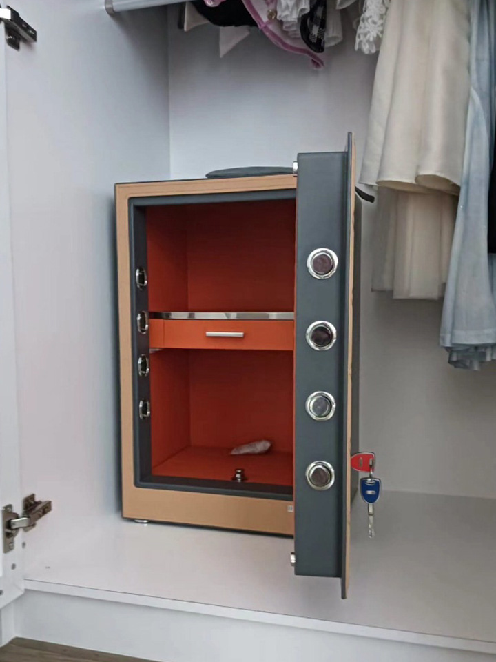 Lusano Maison Leather Safe 60