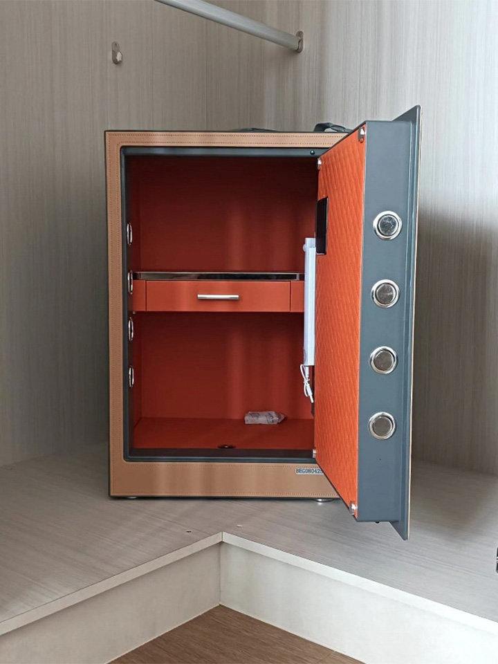Lusano Maison Leather Safe 60