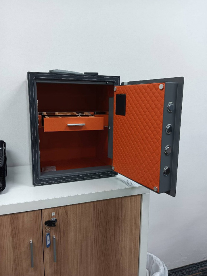 The Maison 45 Leather Safe 26 Kg