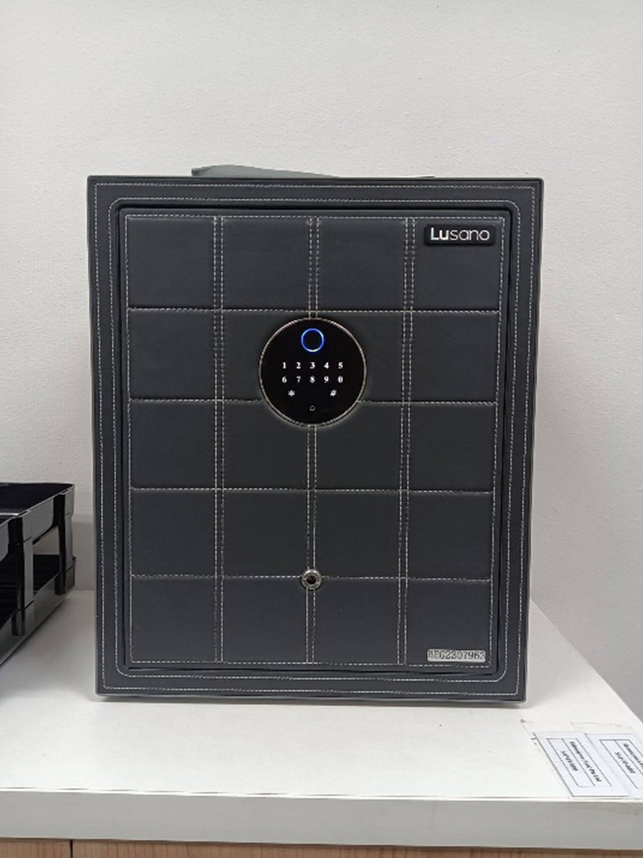 The Maison 45 Leather Safe 26 Kg