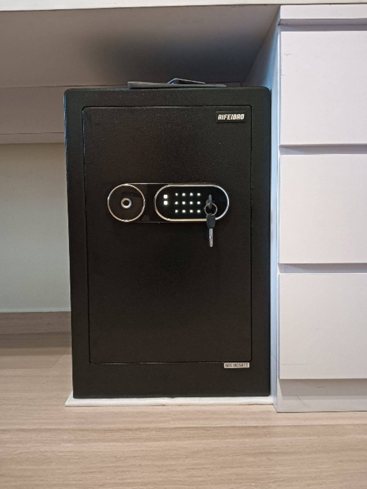 The Sentinel 45 Leather Safe