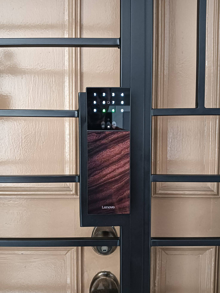 MyDigitalLock - Lenovo F3 Ultra Gate Digital Lock Rosewood-Installation MyDigitalLock - Lenovo F3 Ultra Gate Digital Lock Rosewood-Installation