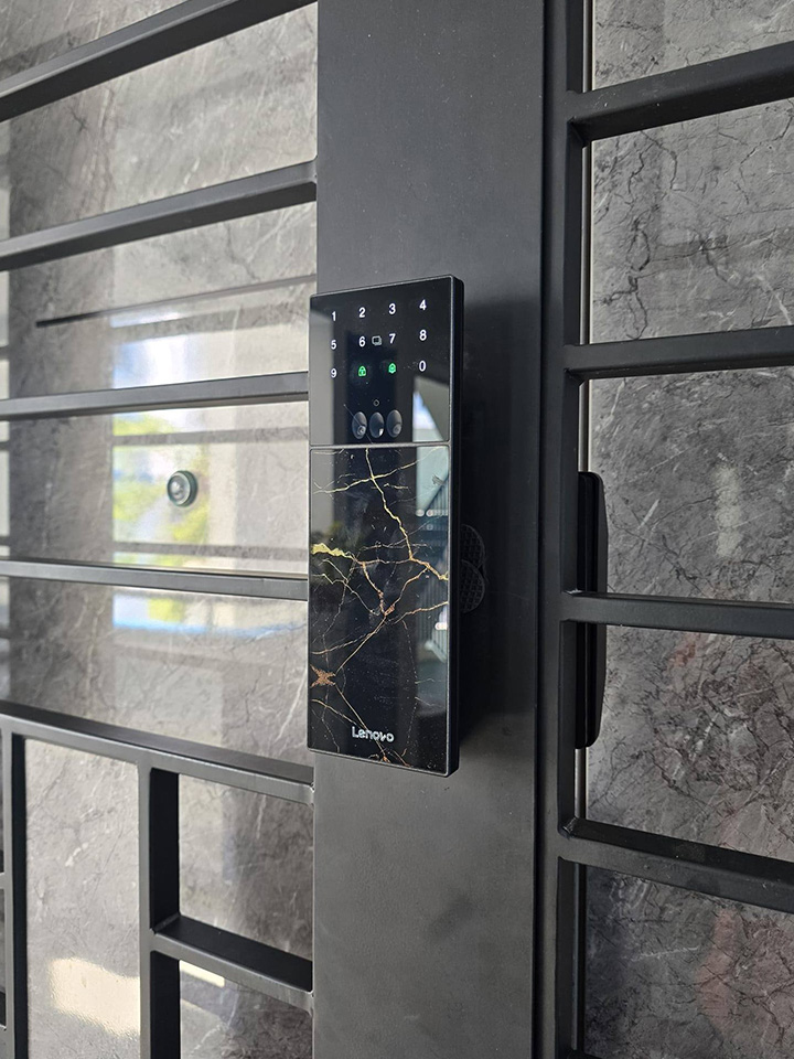 MyDigitalLock - Lenovo F3 Ultra Smart Gate Digital Lock – Aurora Gold-Installation