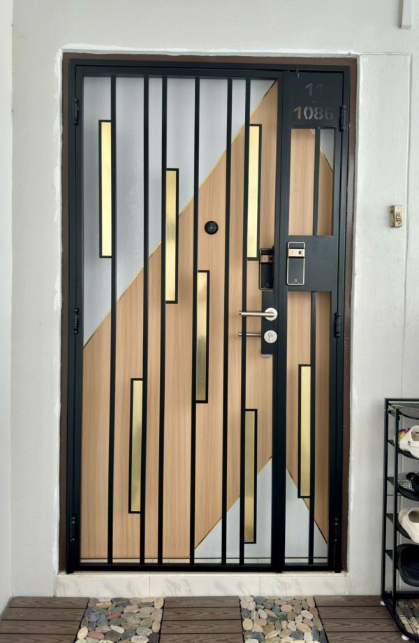 MyDigitalLock - Kato Leather Gate with 2K Gold 3×7 Feet- feature MyDigitalLock - Kato Leather Gate with 2K Gold 3×7 Feet- feature