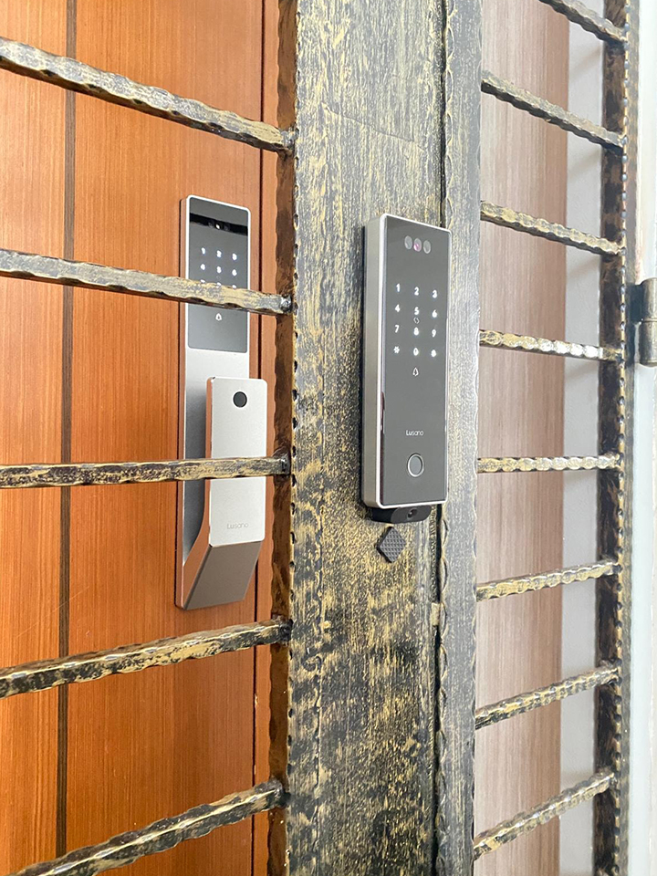 Lusano-Space-X-Digital-Door-Lock-Silver-Installation