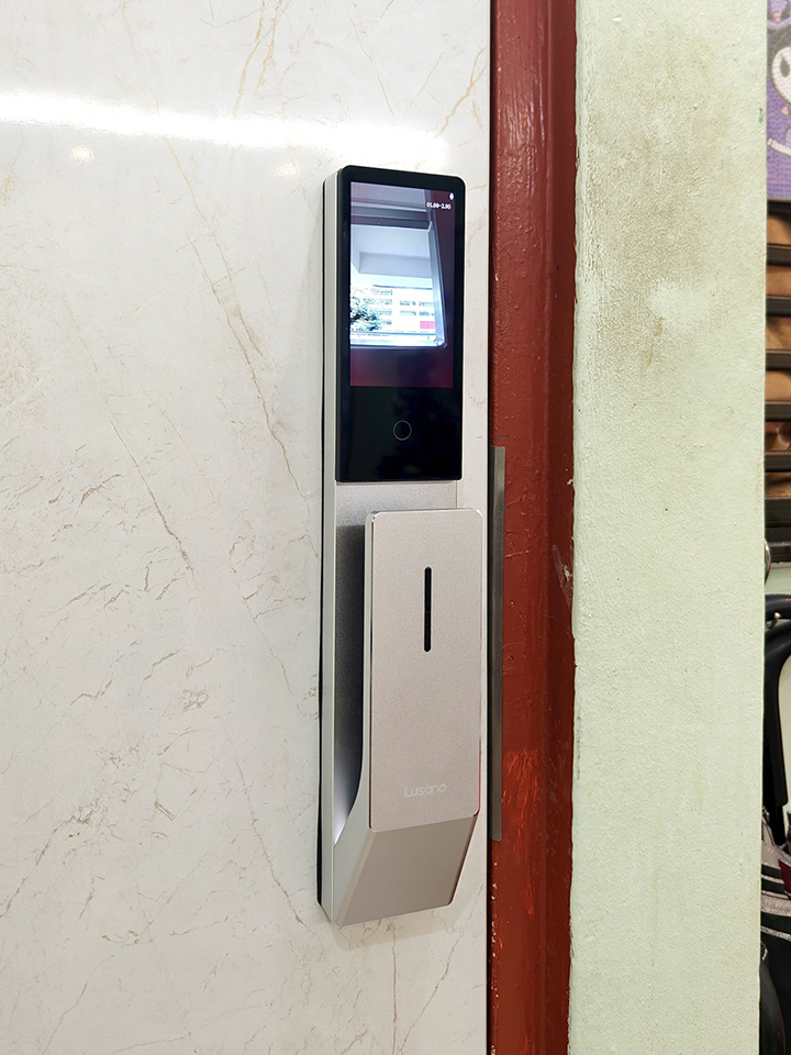 Lusano-Space-X-Smart-Door-Lock-Titanium-Cool-White