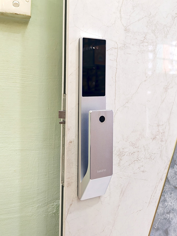 Lusano-Space-X-Smart-Door-Lock-Titanium-Cool-White