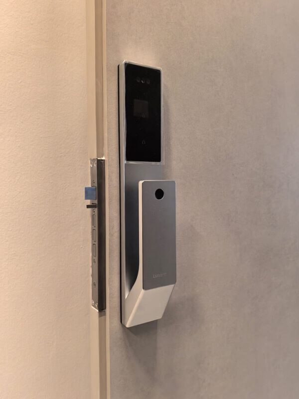 Lusano-Space-X-Smart-Door-Lock-Titanium-Cool-White