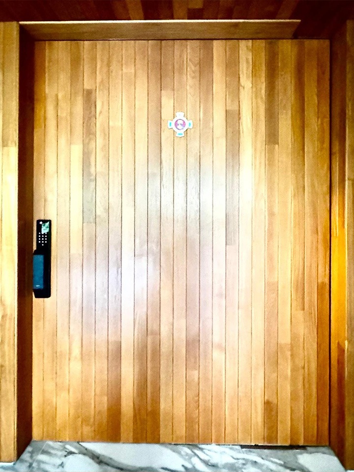 Mydigitallock - Moorgen Swarovski Crystal Digital Lock Installed on a Private Yacht